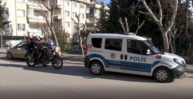 Piknik Yapan Ailenin Çantasını Çalıp Motosikletle Kaçtılar