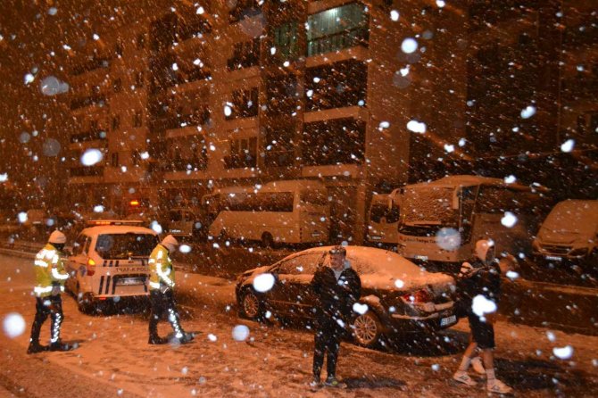 Karda Drift Şovu 9 Bin 125 Liraya Patladı