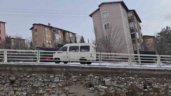 Karabük’te Buzlanan Yollar Sürücülere Zor Anlar Yaşattı