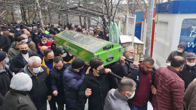 Arkadaşıyla Birlikte İntihar Eden Lise Öğrencisi Son Yolculuğuna Uğurlandı