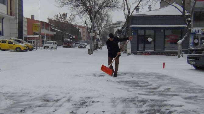 Kars’ta Kar Ve Tipi Hayatı Olumsuz Etkiliyor