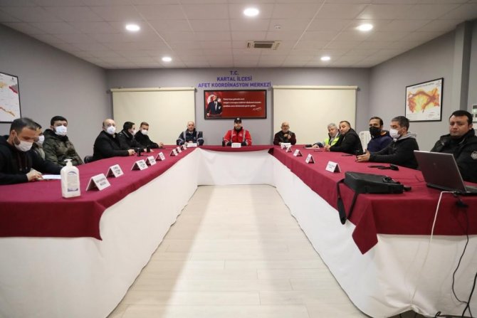 Kartal Belediyesi Karla Mücadele Ekipleri Mesaiye Devam Ediyor