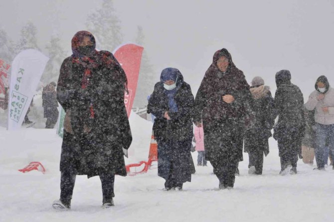 Kastamonu’da Sis Ve Kar Etkili Oluyor