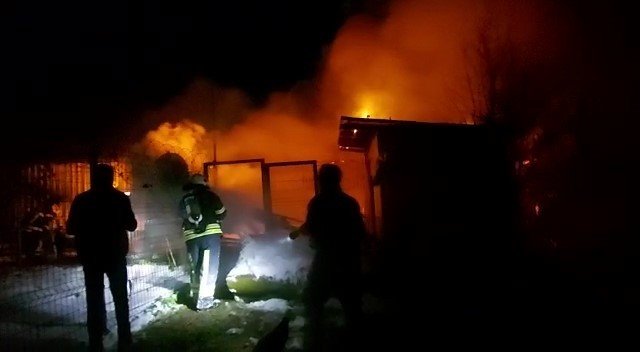 Hayvanların Bulunduğu Ahır Alev Alev Yandı