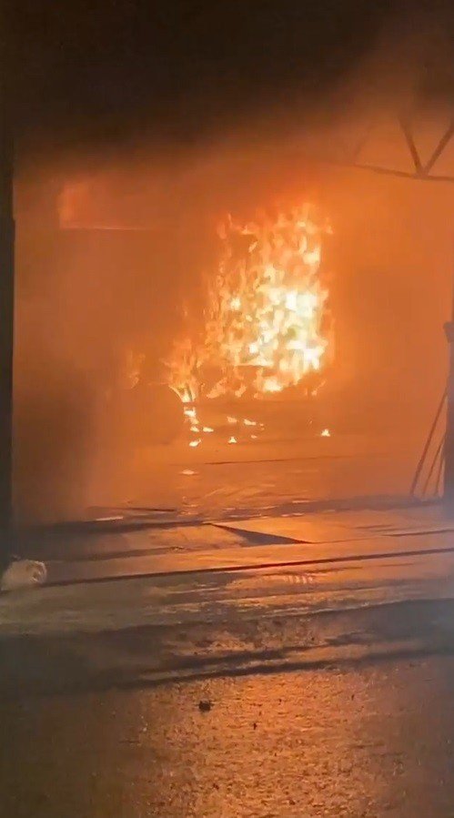 Küçükçekmece’de Dondurma Fabrikasında Yangın