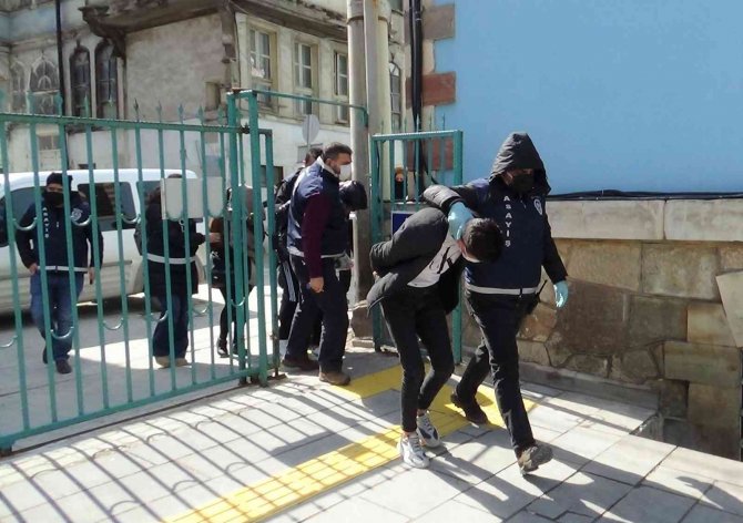 Kütahya’da 4 Telefon Dolandırıcısı Polis Tarafından Yakalandı