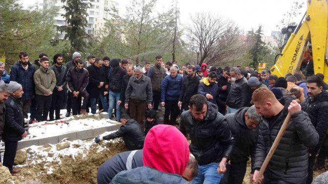 Mardin’de Trafik Kazasında Hayatını Kaybeden Kuzenler Toprağa Verildi