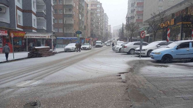 Mardin’de Günlerdir Devam Eden Kar Vatandaşları Sevindirdi