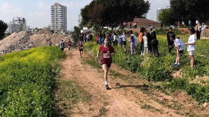 Kır Çiçekleri’nden 7 Sporcu, ‘Mersin Atletizm İ̇l Karması’na Katılma Hakkı Kazandı