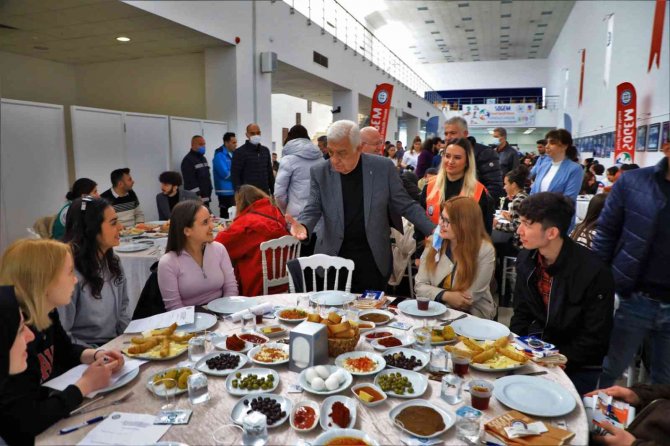 Başkan Gürün, Üniversite Öğrencileri İle Bir Araya Geldi
