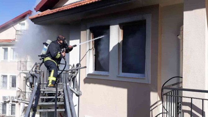 Fethiye’de 1 Saatte 3 Ev Yangını