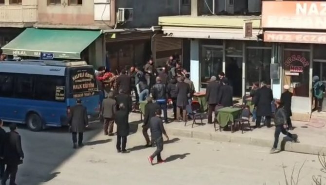 Ortalığı Savaş Alanına Çevirdiler, Sandalyeler Havada Uçuştu