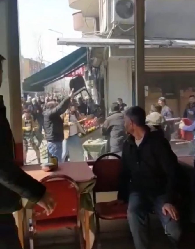 Ortalığı Savaş Alanına Çevirdiler, Sandalyeler Havada Uçuştu