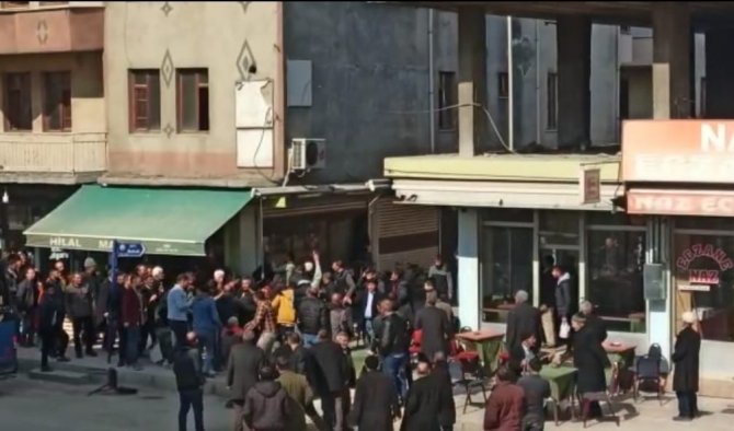 Ortalığı Savaş Alanına Çevirdiler, Sandalyeler Havada Uçuştu