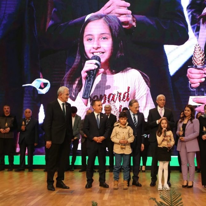 Bismil’de Atatürk İ̇lkokulu ‘Doğaya Ve Çevreye En Duyarlı Okul’ Kategorisinde 1’inci Seçildi