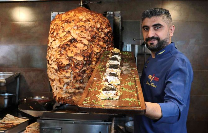 ‘Piton Döner’ Portakal Çiçeği Karnavalı’nda