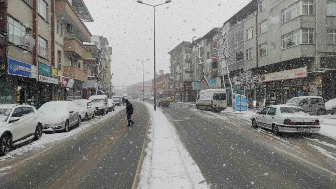 Etkisini Arttıran Kar Sakarya’yı Beyaza Bürüdü