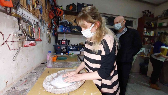 Doktor Ve Öğretmenlerden Oluşan Amatör Astronomlar Teleskop Yapıyor