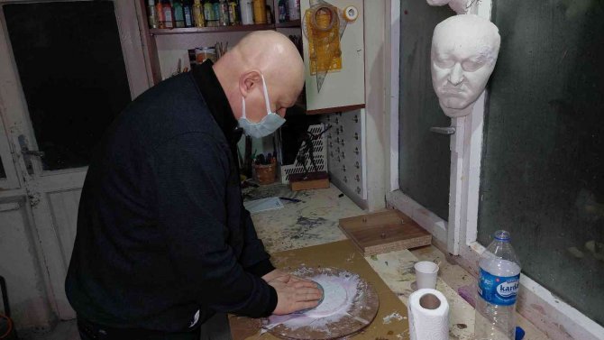 Doktor Ve Öğretmenlerden Oluşan Amatör Astronomlar Teleskop Yapıyor