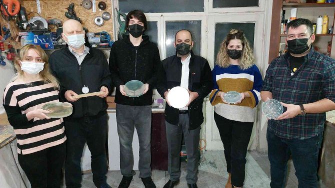 Doktor Ve Öğretmenlerden Oluşan Amatör Astronomlar Teleskop Yapıyor