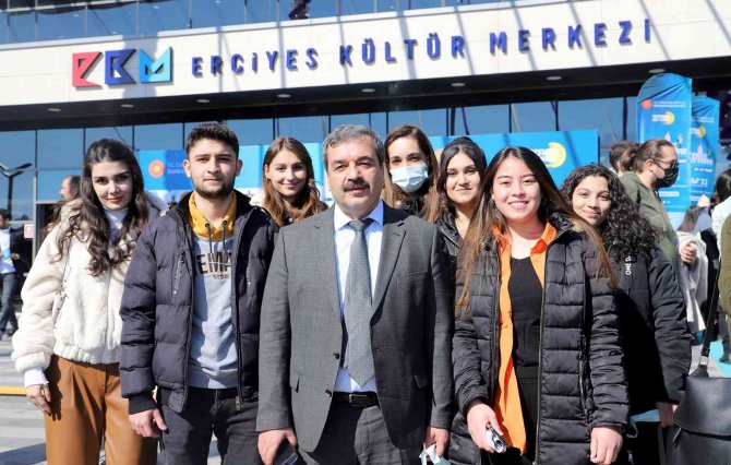 İ̇ç Anadolu Kariyer Fuarı’nda Sbtü Rüzgarı