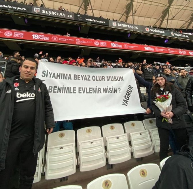 19.03’te Vodafone Park’ta Evlenme Teklifi!