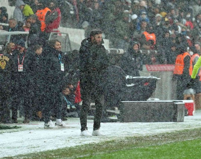 Spor Toto Süper Lig: Beşiktaş: 1 - Hatayspor: 1 (İ̇lk Yarı)