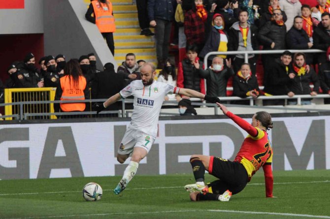 Spor Toto Süper Lig: Göztepe: 0 - Aytemiz Alanyaspor: 2 (Maç Sonucu)