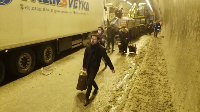 Bolu Dağı Tüneli’nde Kaza: 15 Yaralı