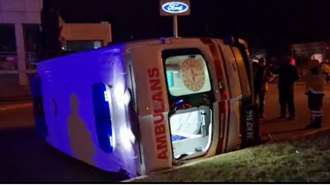 Tokat’ta Ambulansla Otomobil Çarpıştı: 3 Sağlıkçı Yaralandı