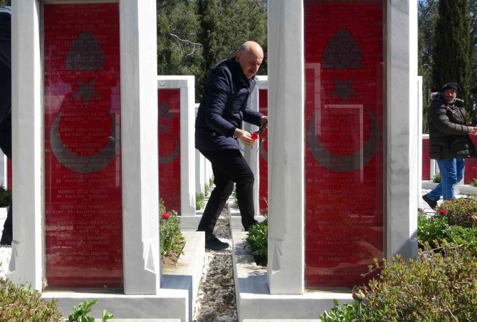 Bakan Karaismailoğlu, Şehitler Abidesi’ni Ziyaret Etti