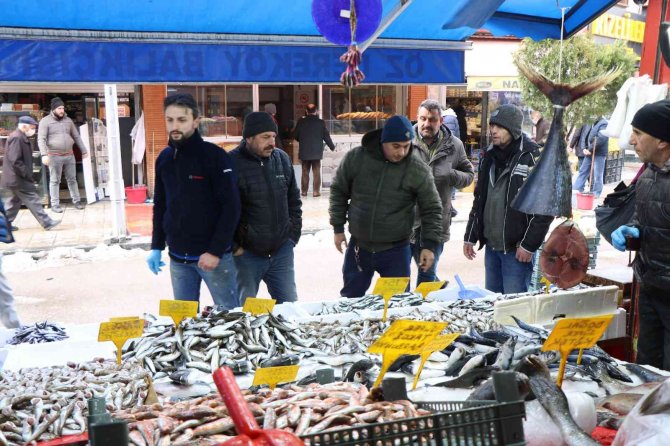 Soğuk Havada Balığa İlgi Arttı