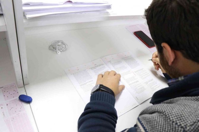 Üniversiteye Hazırlanan Gençler Ücretsiz Tyt Sınavında Ter Döktü