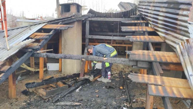 Van’da Çatı Yangını