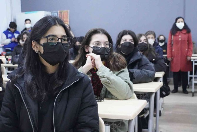 Lise Öğrencilerinden Yalova Üniversitesi’ne Ziyaret