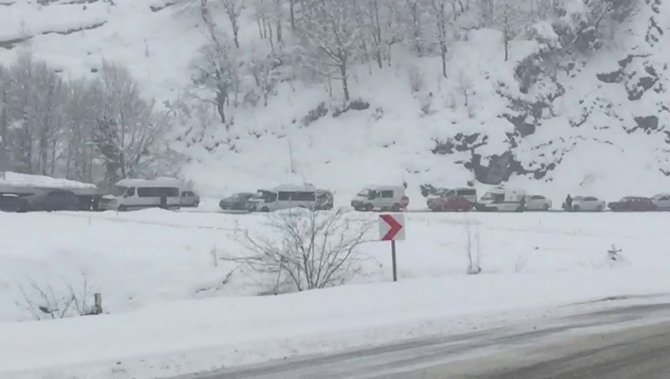 Kamyon 20 Metre Kayarak Tıra Çarptı, O Anlar Anbean Kameraya Yansıdı