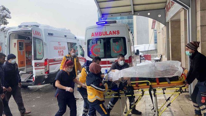 Çatıda Kar Temizlerken Canından Oldu