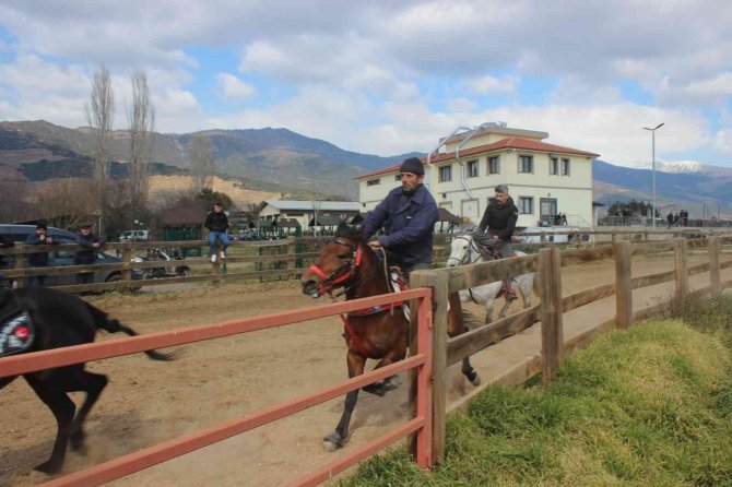 Rahvan Atlar Çanakkale Zaferi İçin Koştu
