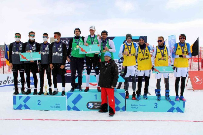 Kar Voleybolu Avrupa Kupası’nda Türkiye Kadınlarda Şampiyon Oldu