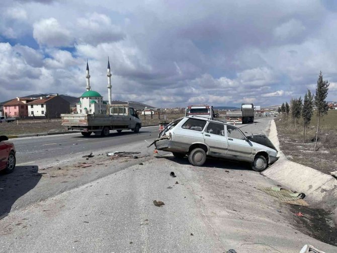 Tırla Otomobilin Çarpıştığı Kazada Biri Çocuk 4 Kişi Yaralandı