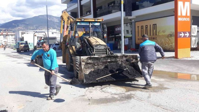 Alanya’da Kış Mevsiminde Deforme Olan Yollar Yenileniyor