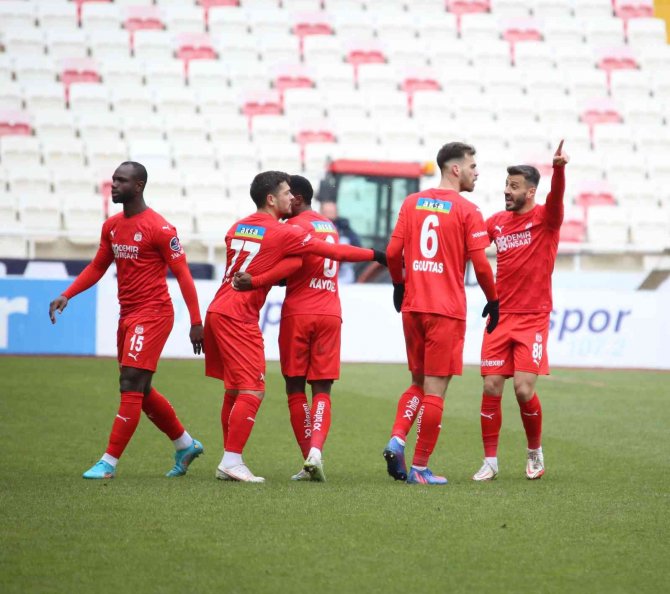 Sivasspor Ligde 10. Galibiyetini Aldı