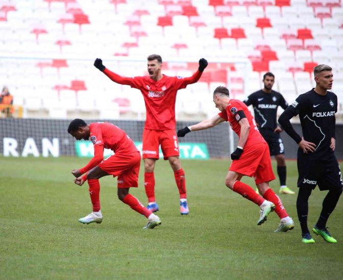 Sivasspor Ligde 10. Galibiyetini Aldı