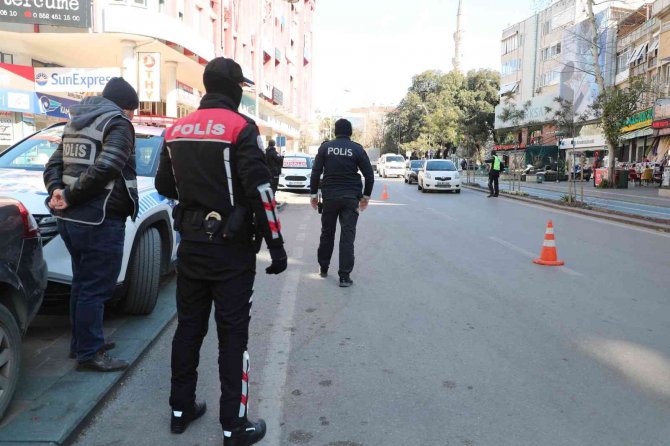 Antalya’da 958 Polis İle ‘Huzurlu Sokaklar Ve Terör Suçları Uygulaması’