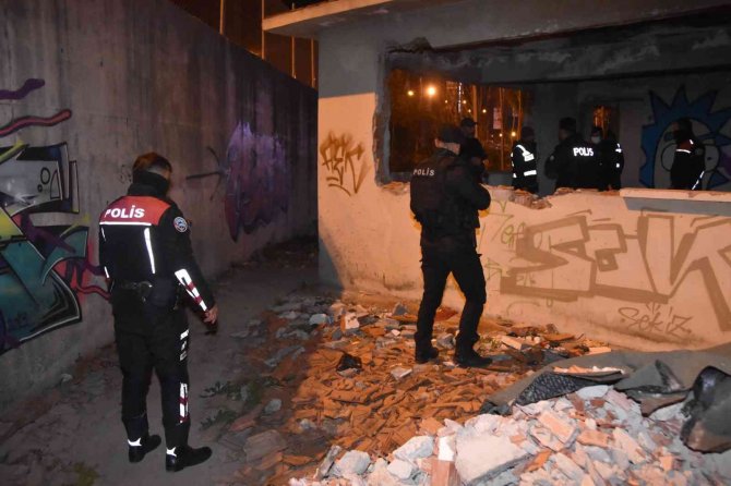 Antalya’da 958 Polis İle ‘Huzurlu Sokaklar Ve Terör Suçları Uygulaması’