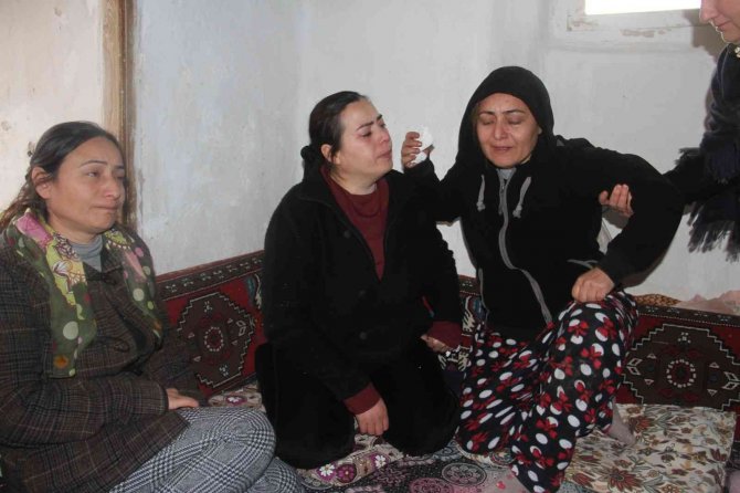 Otel Odasında Ölü Bulunan Genç Kız Son Yolculuğuna Uğurlandı