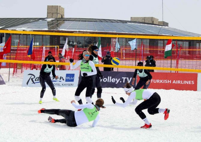 Kar Voleybolu Avrupa Kupası’nda Türkiye Kadınlarda Şampiyon Oldu