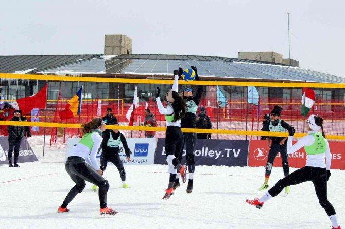 Kar Voleybolu Avrupa Kupası’nda Türkiye Kadınlarda Şampiyon Oldu