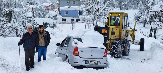 Bartın’da Bin 60 Rakımlı Köyde Kar Kalınlığı 160 Santimetreye Ulaştı