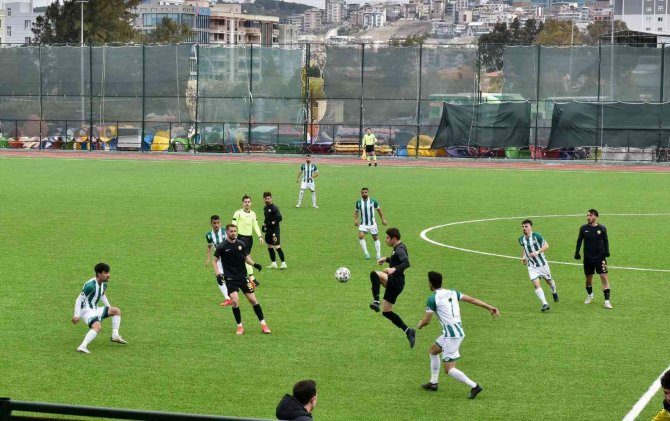 Aliağaspor Fk 3 Puanı 3 Golle Aldı